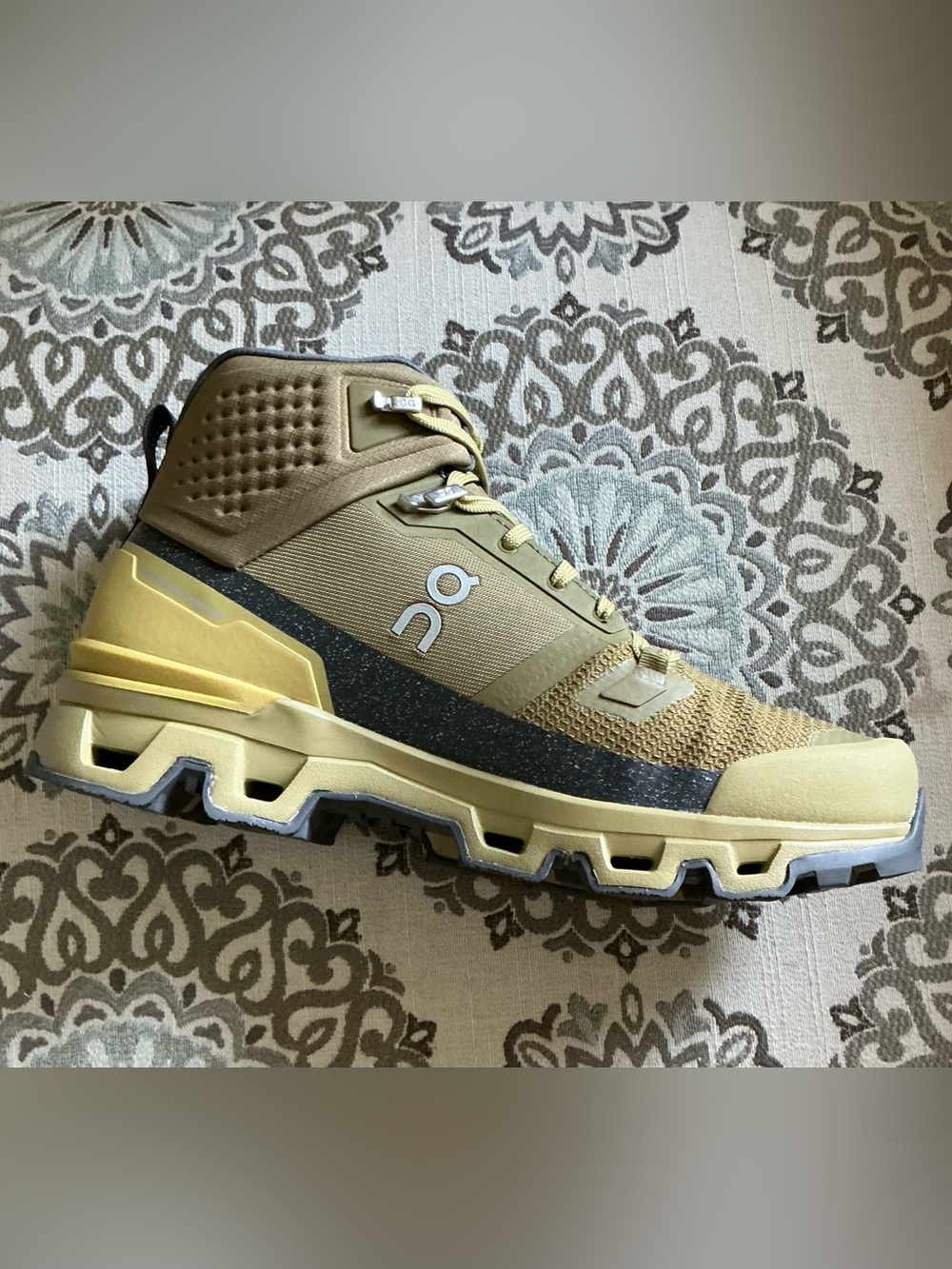 Women’s OnCloud Waterproof CloudRock 2 size 6.5- New in box
